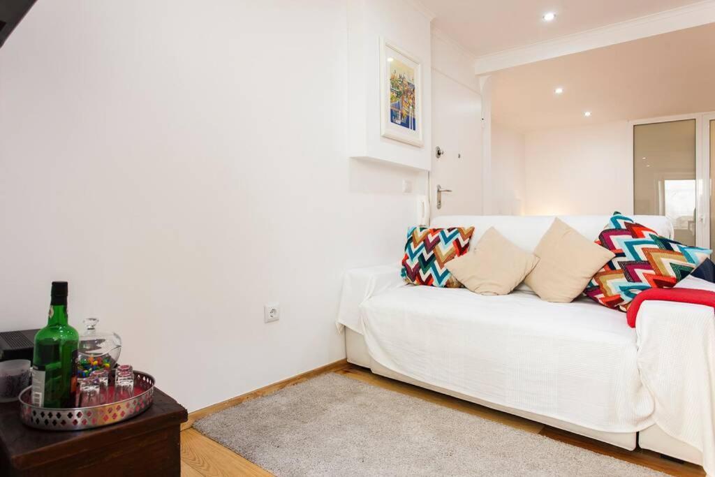 Charming Studio In Mouraria Lissabon Buitenkant foto